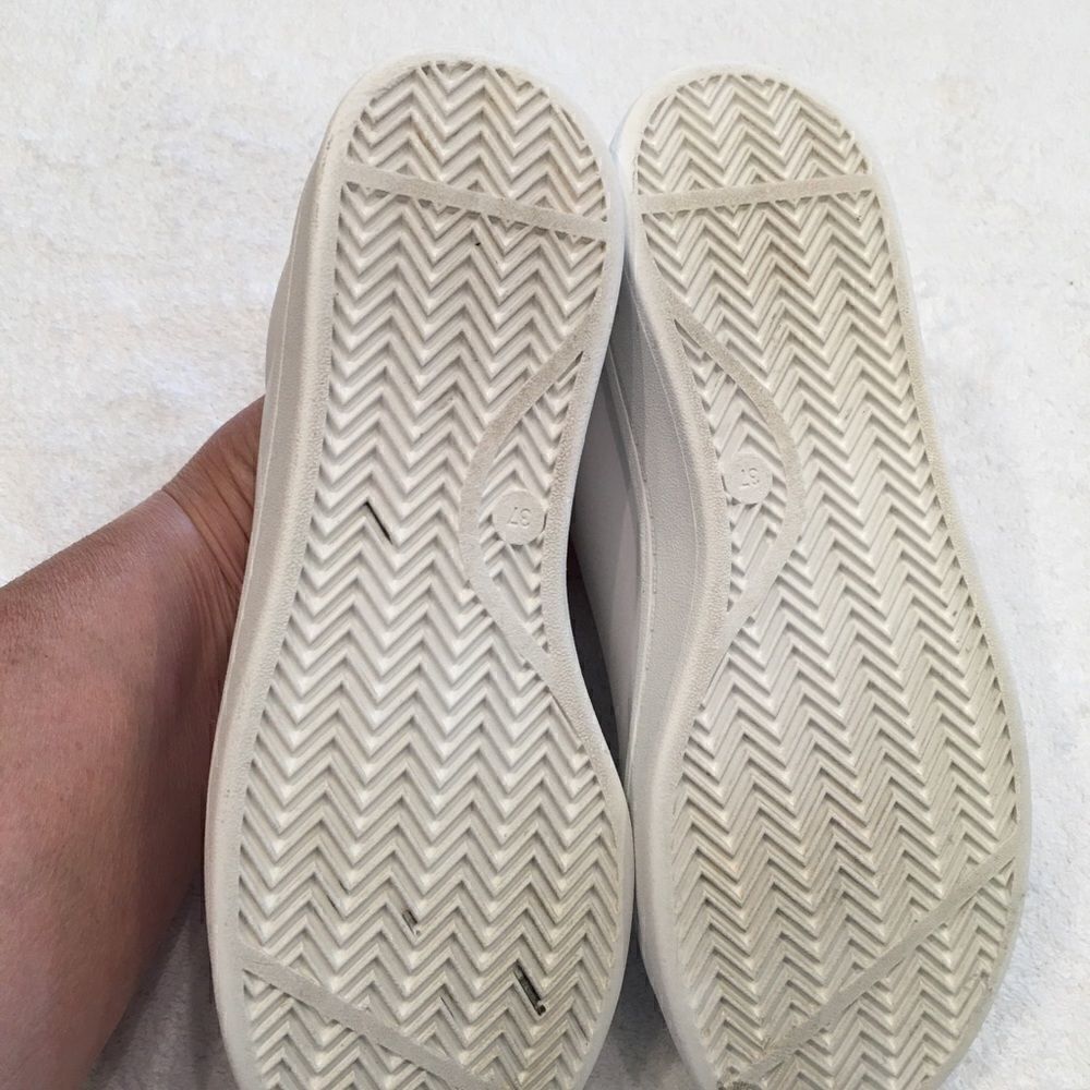 White athletic tennis shoes H & M size 4.5 lace up - Picture 5 of 9